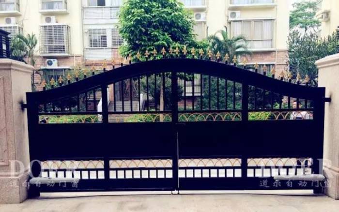 耐氏開門機絕配英倫風(fēng)大門-江門華茵堡案例 - 中出網(wǎng)-智能出入口與停車充電門戶