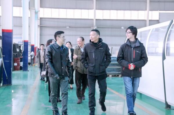 江西省通信學(xué)會(huì)領(lǐng)導(dǎo)及企業(yè)家領(lǐng)導(dǎo)一行對百勝未來的發(fā)展寄予厚望