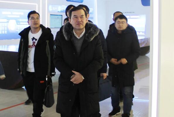 南昌市科技局副局長黃端偉等領導一行蒞臨百勝智能視察指導