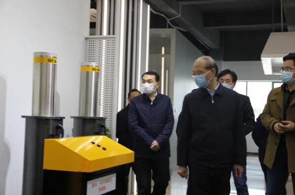 省委常委、副省長吳曉軍點(diǎn)贊百勝自動(dòng)升降地柱，廣闊市場，大有可為！