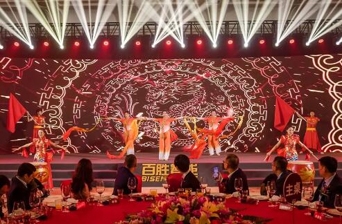 大氣恢宏開場:旗開得勝