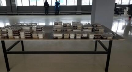 快餐供應(yīng)，分餐進(jìn)食