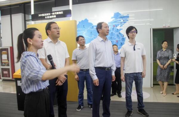 省商務廳領導一行了解百勝升降地柱的檢驗認證情況