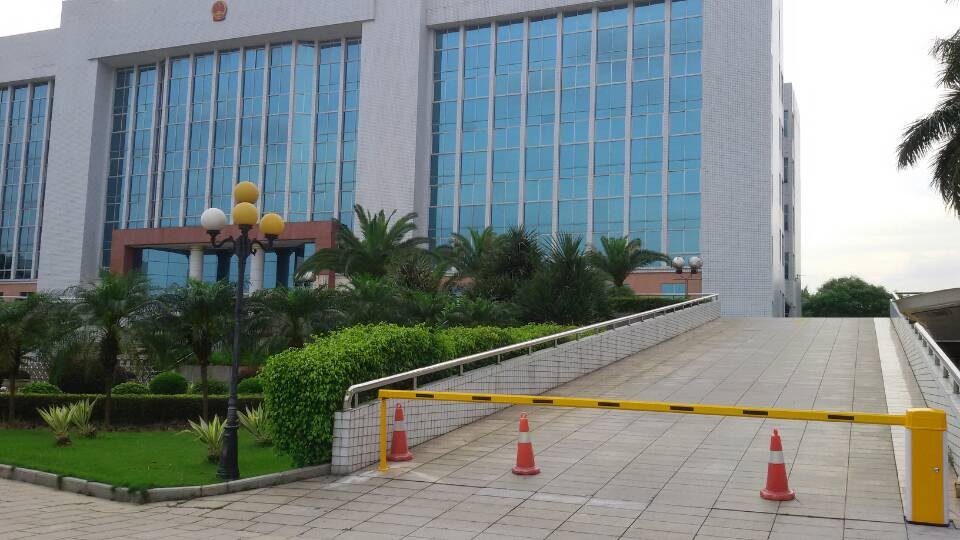 東莞市東坑人民政府道閘案例 - 中出網-智能出入口與停車充電門戶