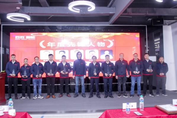 年度先鋒人物：鐘向軍、凌愛寶、熊克明、羅庭、王錦波、饒俊華、何有文、謝學(xué)洋、胡根華、桂星杰、劉曉健、薛冬、李星、朱國金