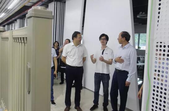 劉副總向領導一行介紹產品的特性、優(yōu)勢及應用場景