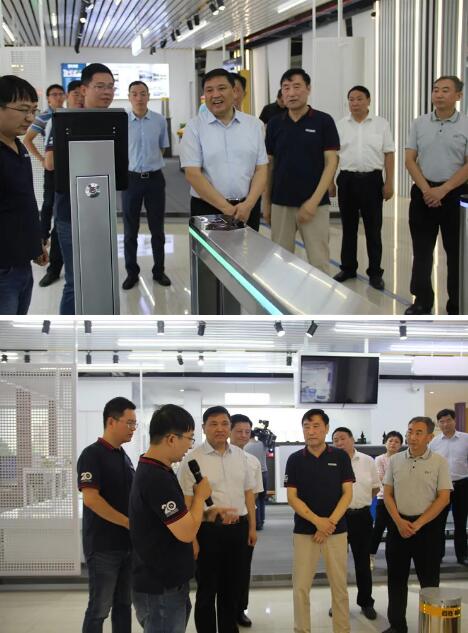 市委常委、市委組織部部長李鎮(zhèn)發(fā)詳細(xì)了解產(chǎn)品的特性、優(yōu)勢及應(yīng)用場景