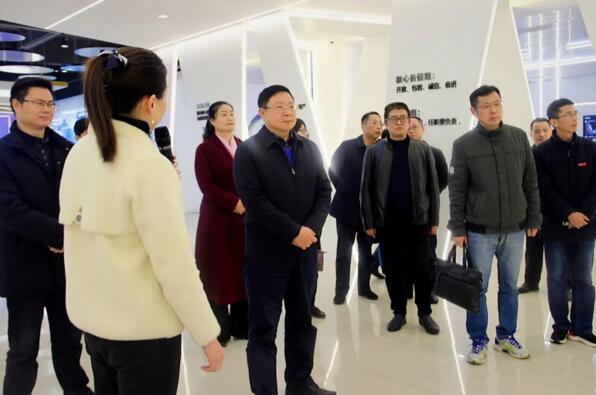 南航黨委領(lǐng)導一行了解公司情況