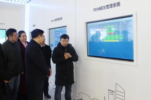 南航黨委領(lǐng)導一行了解百勝智慧工廠建設(shè)情況