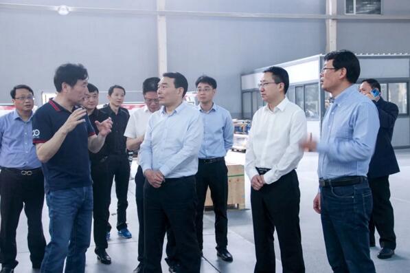 縣委書記熊運(yùn)浪了解公司軟件開發(fā)及團(tuán)隊(duì)規(guī)模情況