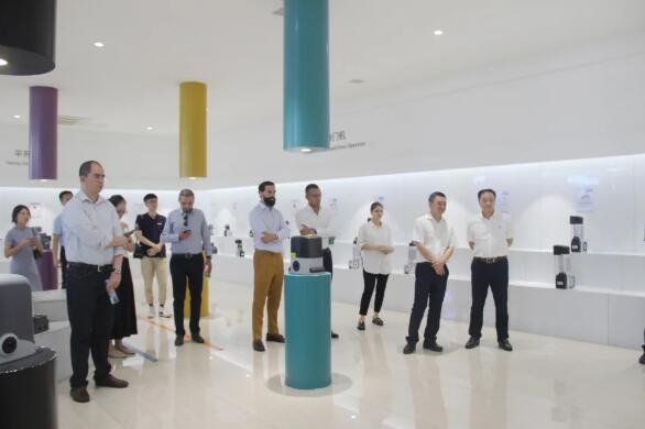 智能開門機(jī)展示區(qū)