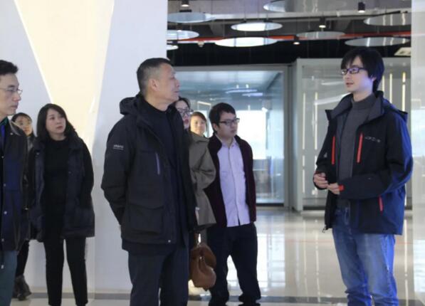 江西省通信學(xué)會(huì)領(lǐng)導(dǎo)及企業(yè)家蒞臨百勝智能參觀調(diào)研