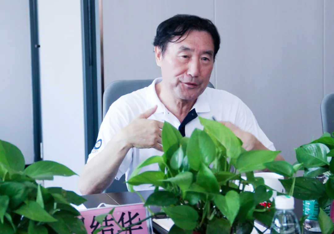 公司董事長劉潤根對(duì)省發(fā)改委副主任寧全一行的到來表示歡迎