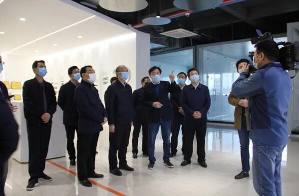 江西省省委常委、副省長吳曉軍一行蒞臨百勝智能調(diào)研指導(dǎo)