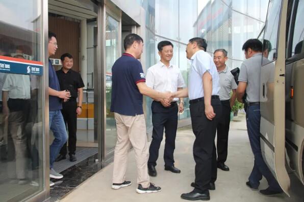 市委常委、市委組織部部長(zhǎng)李鎮(zhèn)發(fā)蒞臨百勝智能調(diào)研、指導(dǎo)