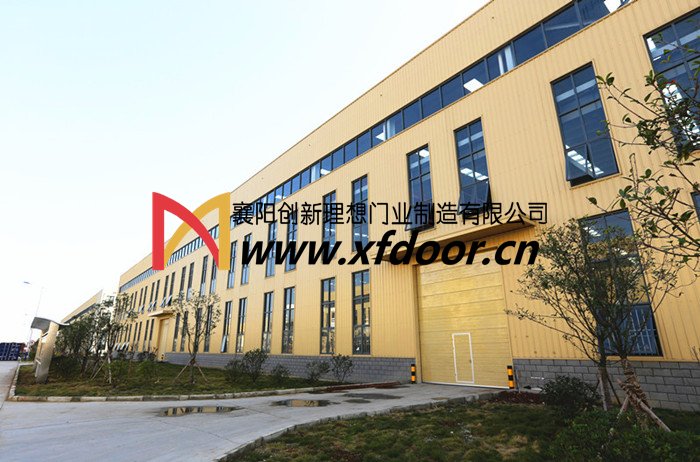 襄陽(yáng)金鷹軌道車(chē)輛有限公司垂直提升門(mén)案例 - 中出網(wǎng)-智能出入口與停車(chē)充電門(mén)戶(hù)