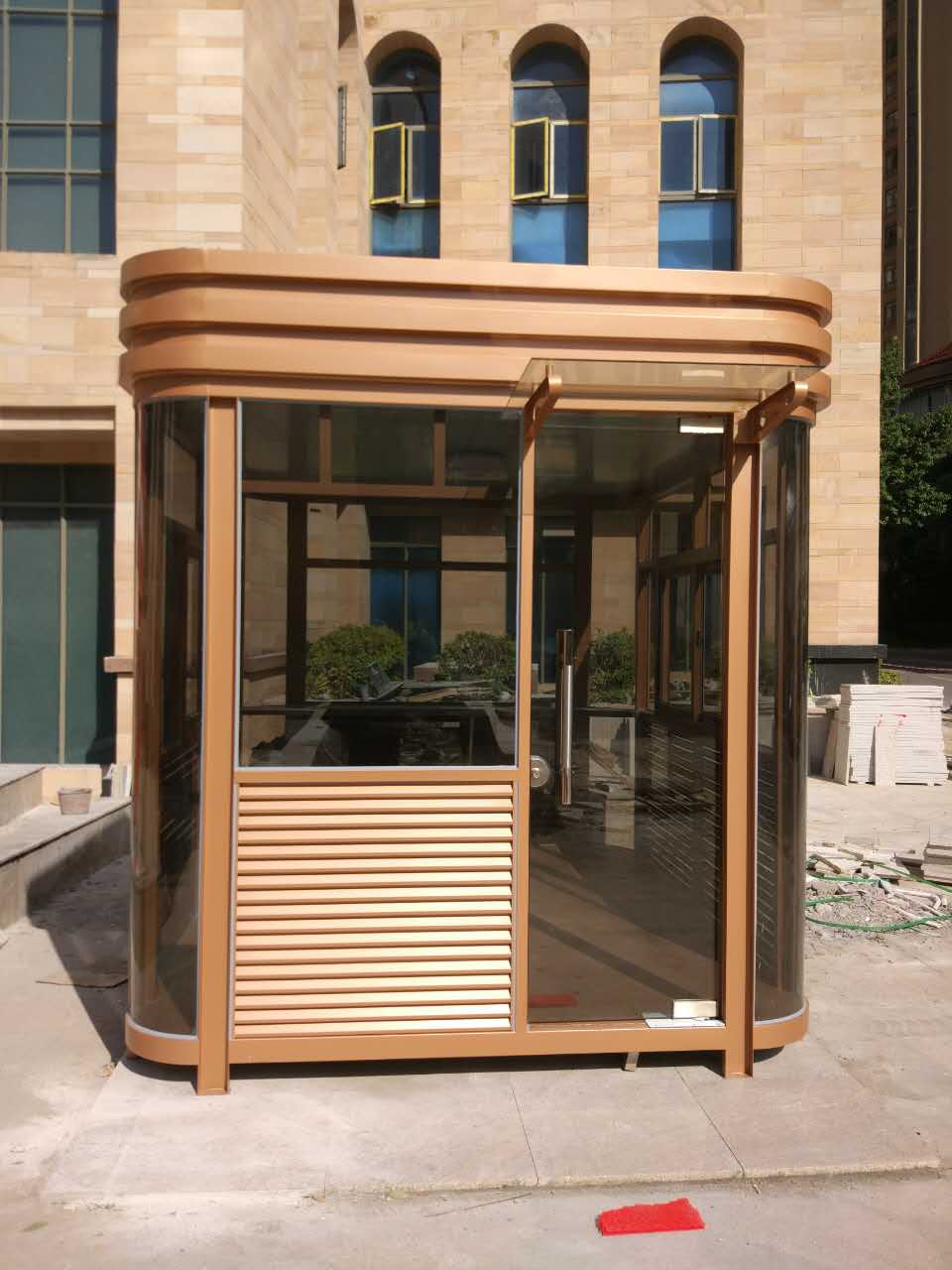 國際新城崗?fù)ぐ咐?- 中出網(wǎng)-智能出入口與停車充電門戶