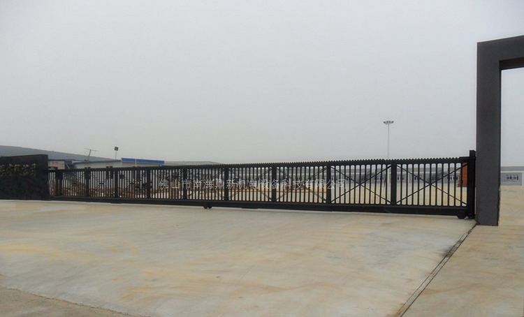 南北德信20米懸浮門在成都華陽物流大門口安裝成功工程案例