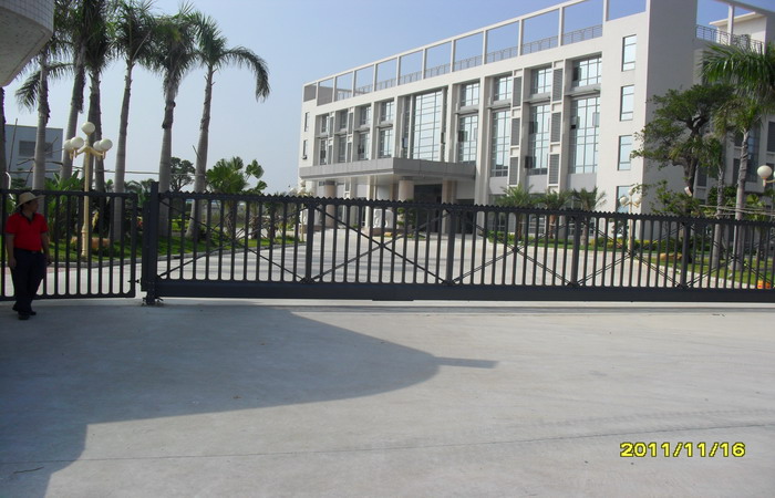 南北德信懸浮門(mén)是廣州翔駿銅業(yè)有限公司的理想選擇