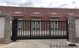南寧軌道交通集團(tuán)5米智能無(wú)軌懸浮門(mén)案例