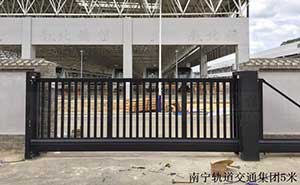 南寧軌道交通集團(tuán)5米智能無(wú)軌懸浮門(mén)案例