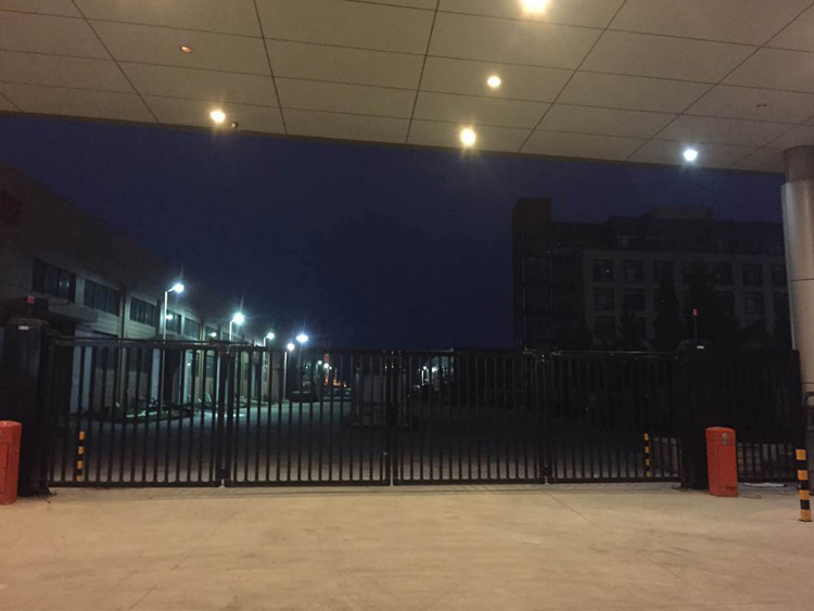 溫嶺椒江區(qū)天天物流無軌懸浮門案例 - 中出網(wǎng)-智能出入口與停車充電門戶