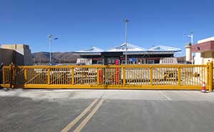 四川阿壩州紅原機(jī)場智能無軌懸浮門工程案例 - 中出網(wǎng)-智能出入口與停車充電門戶