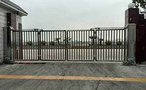 廣東揭陽市東泰乳業(yè)智能無軌懸浮門工程案例