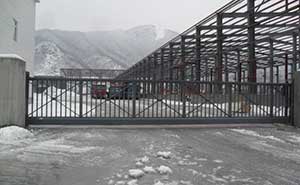 吉林省圖們市朝鮮工業(yè)園智能無(wú)軌懸浮門工程案例 - 中出網(wǎng)-智能出入口與停車充電門戶