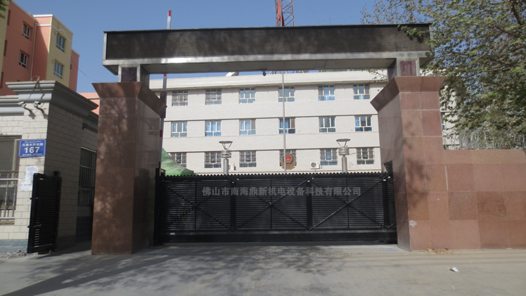 和田公安局智能無軌懸浮門工程案例 - 中出網(wǎng)-智能出入口與停車充電門戶