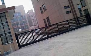 金華鼎杰服飾有限公司智能無軌懸浮門工程案例