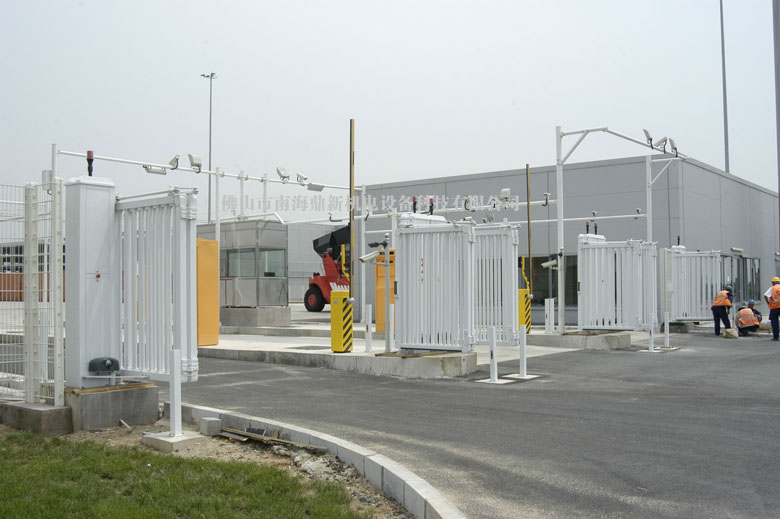 華晨寶馬新工廠智能無(wú)軌懸浮門(mén)工程案例 - 中出網(wǎng)-智能出入口與停車(chē)充電門(mén)戶(hù)