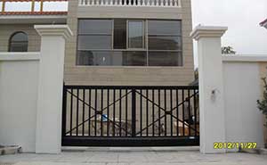 湖北荊州長(zhǎng)久天地別墅智能無軌懸浮門工程案例 - 中出網(wǎng)-智能出入口與停車充電門戶