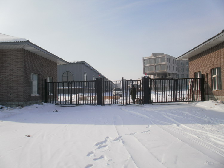 長春新華通制藥設備有限公司智能無軌懸浮門工程案例 - 中出網-智能出入口與停車充電門戶