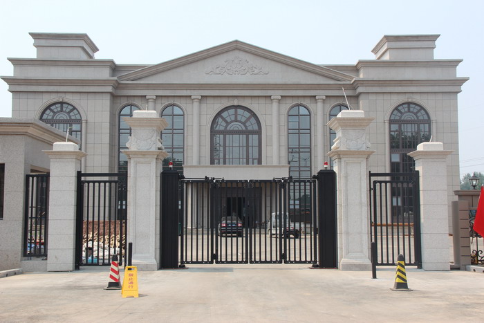 焦作潤浩貿(mào)易有限公司智能無軌懸浮門工程案例 - 中出網(wǎng)-智能出入口與停車充電門戶