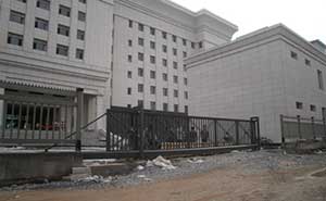 吉林省盤石市人民檢查院智能無(wú)軌懸浮門工程案例 - 中出網(wǎng)-智能出入口與停車充電門戶