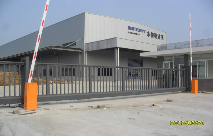 蕪湖本特勒浦項(xiàng)智能無軌懸浮門工程案例 - 中出網(wǎng)-智能出入口與停車充電門戶