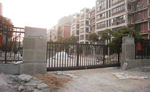 浙江余姚東第名苑智能無軌懸浮門工程案例