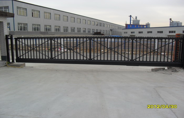 長春市真子食品有限公司智能無軌懸浮門工程案例 - 中出網(wǎng)-智能出入口與停車充電門戶