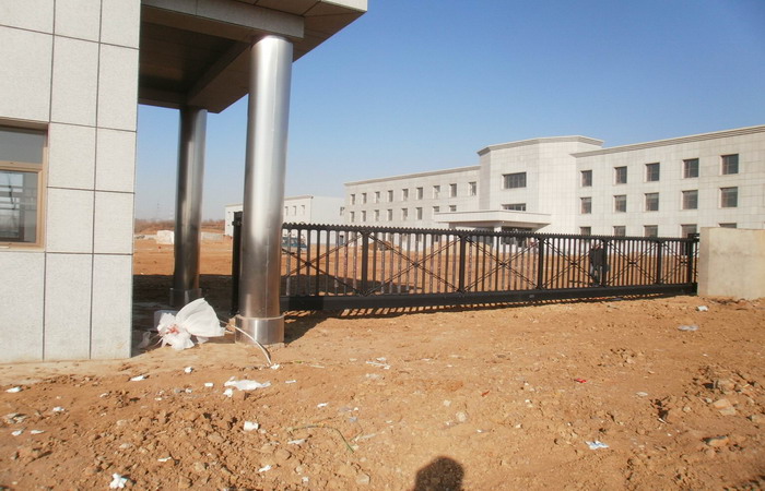 吉林吉福參藥業(yè)智能無軌懸浮門工程案例 - 中出網(wǎng)-智能出入口與停車充電門戶