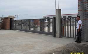 長春市金星裝飾材料有限公司智能無軌懸浮門工程案例