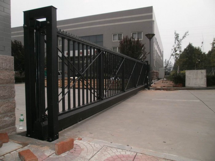 石家莊市3302兵工廠智能無軌懸浮門工程案例 - 中出網(wǎng)-智能出入口與停車充電門戶