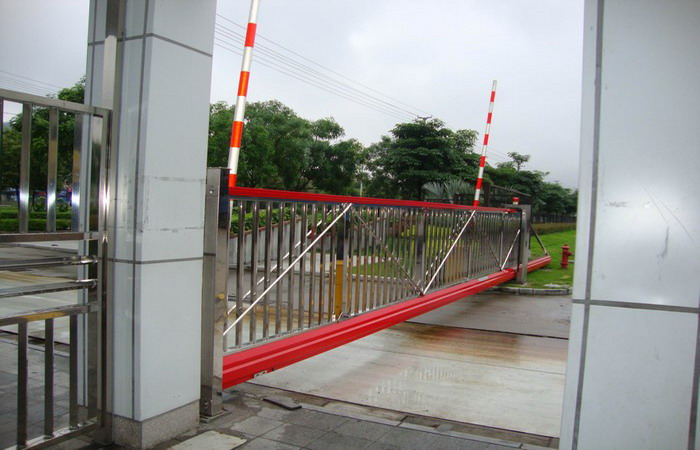 廈門惠爾康食品有限公司智能無軌懸浮門工程案例 - 中出網(wǎng)-智能出入口與停車充電門戶