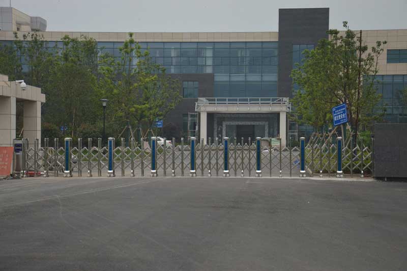 江蘇鎮(zhèn)江飛機(jī)場(chǎng)智能安全伸縮平移門工程案例 - 中出網(wǎng)-智能出入口與停車充電門戶