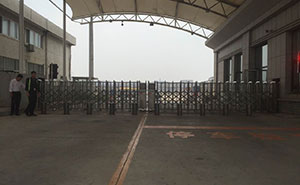 大連機場智能安全伸縮平移門工程案例 - 中出網(wǎng)-智能出入口與停車充電門戶