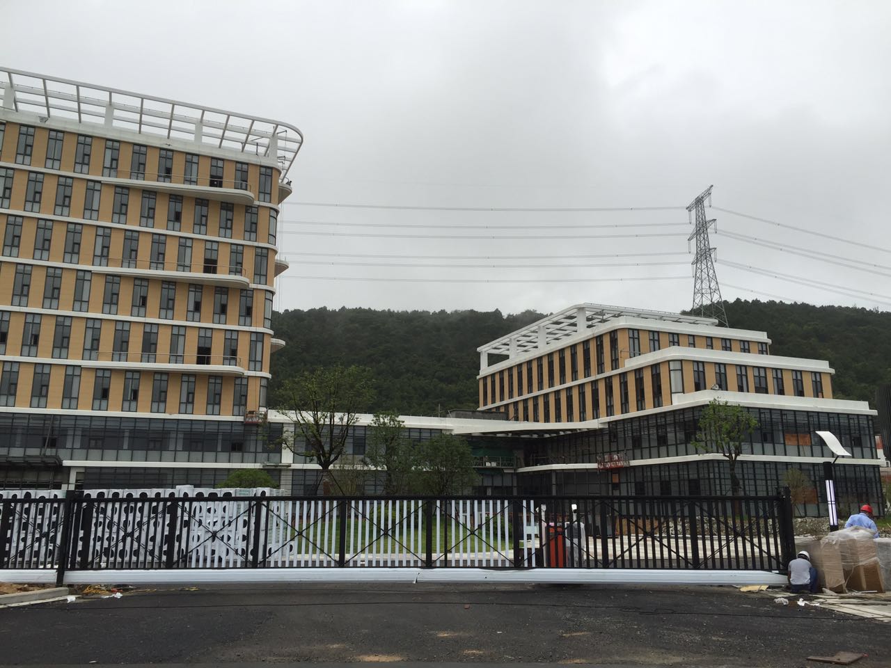 臺州二電廠838 13米智能安全伸縮平移門工程案例 - 中出網(wǎng)-智能出入口與停車充電門戶