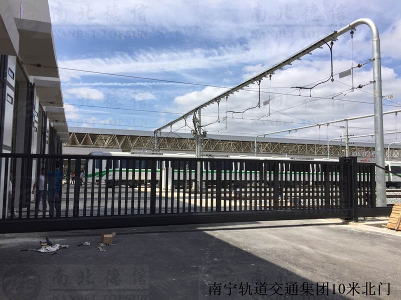 南寧軌道交通集團(tuán)10米北門智能安全伸縮平移門工程案例 - 中出網(wǎng)-智能出入口與停車充電門戶
