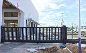 南寧軌道交通集團(tuán)7米智能安全伸縮平移門工程案例