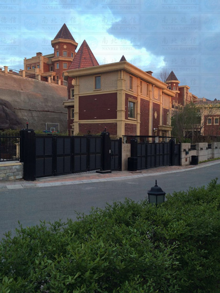 吉林市私人別墅2智能安全伸縮平移門工程案例 - 中出網(wǎng)-智能出入口與停車充電門戶