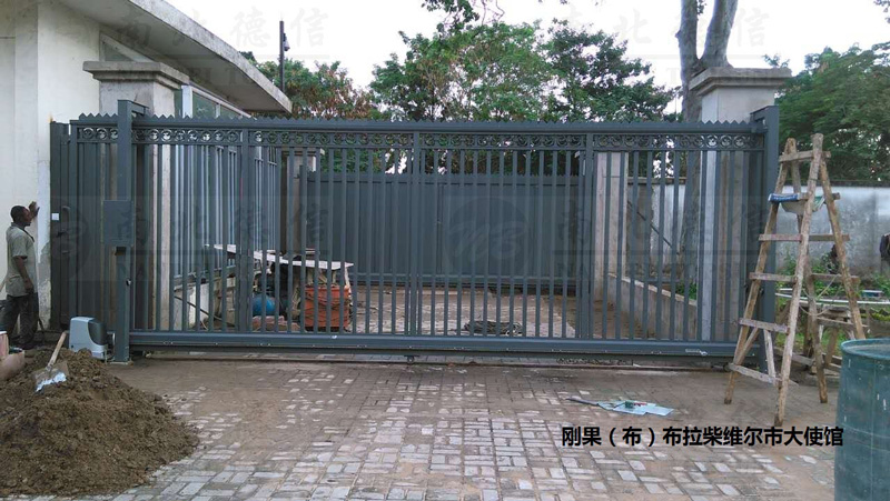 剛果大使館安寶S智能安全伸縮平移門工程案例 - 中出網(wǎng)-智能出入口與停車充電門戶